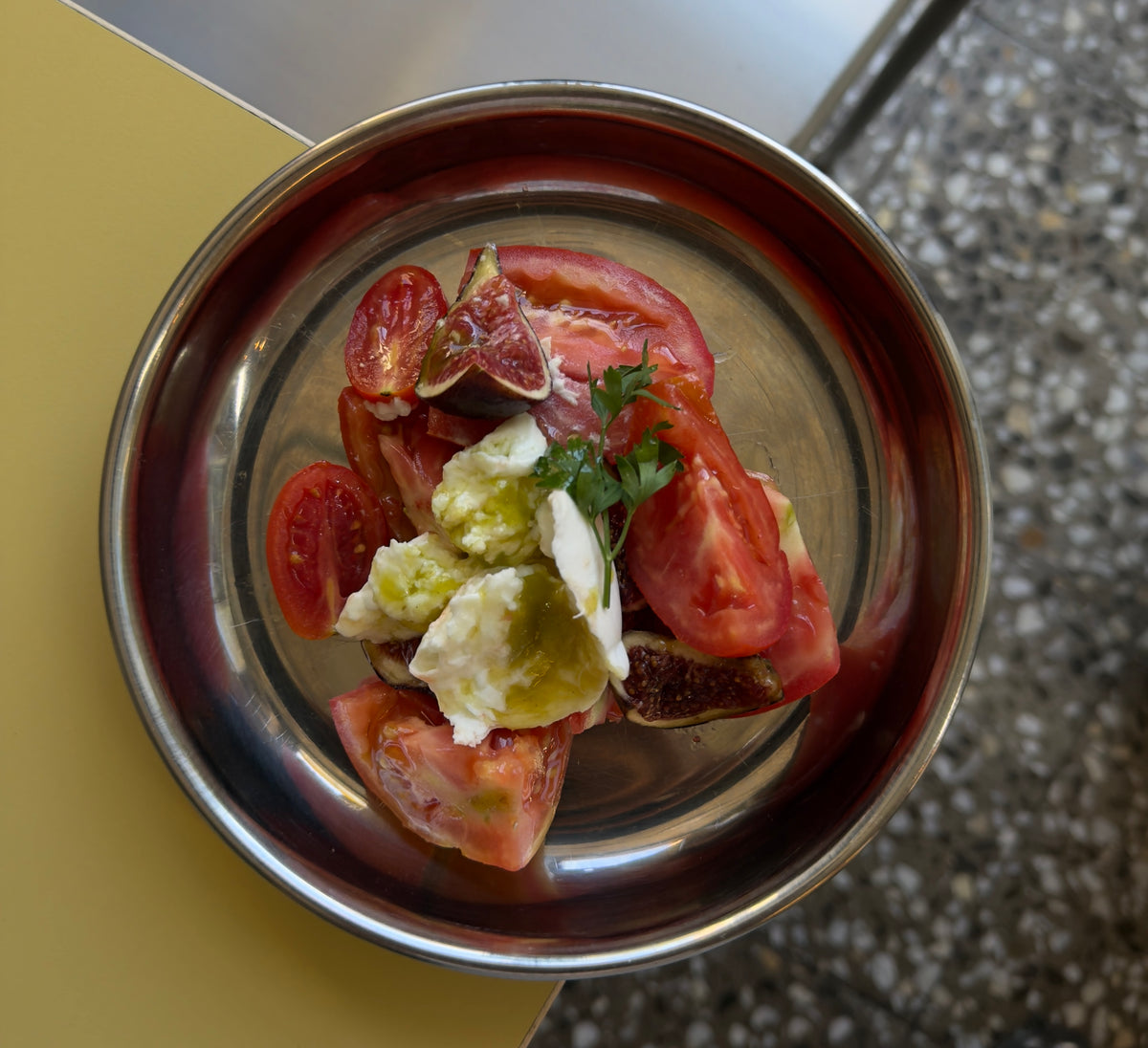Ensalada de higos, mozzarella y tomate