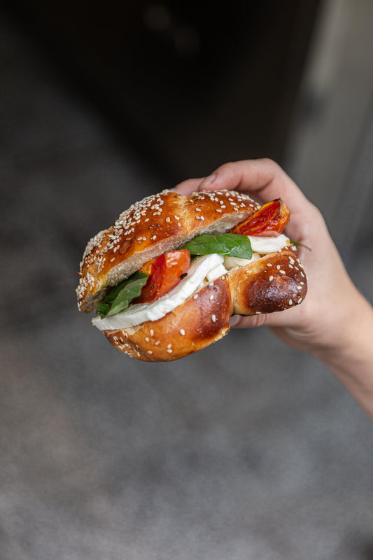 Bocadillo desayuno Caprece