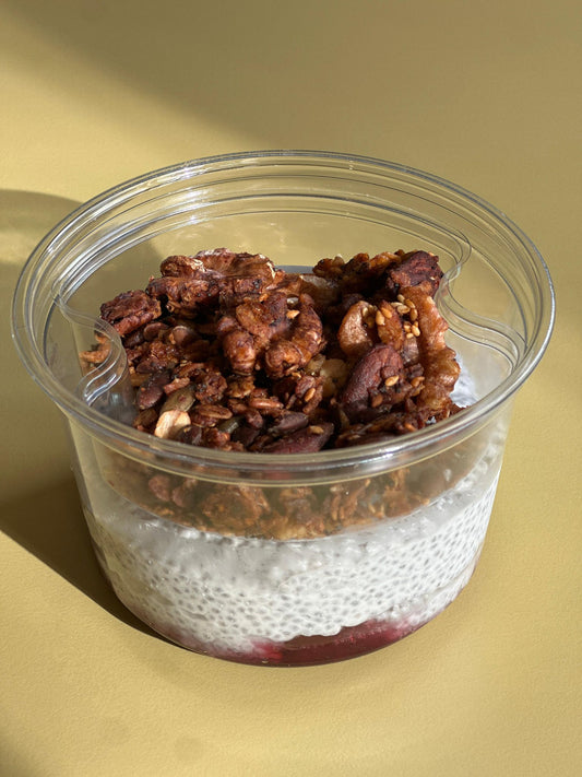 Chía pudding con mermelada y granola