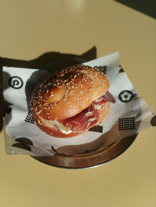 Panet jamón ibérico y brie